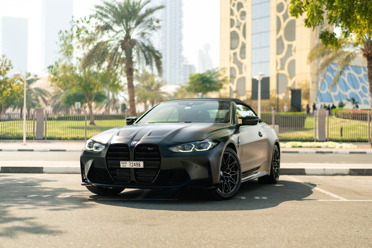 BMW-M4-competition-Black